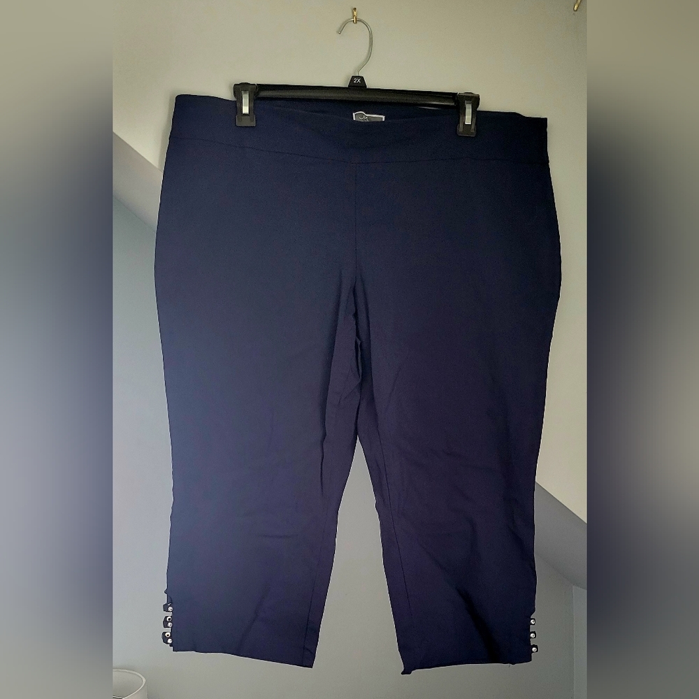 Navy capri pants